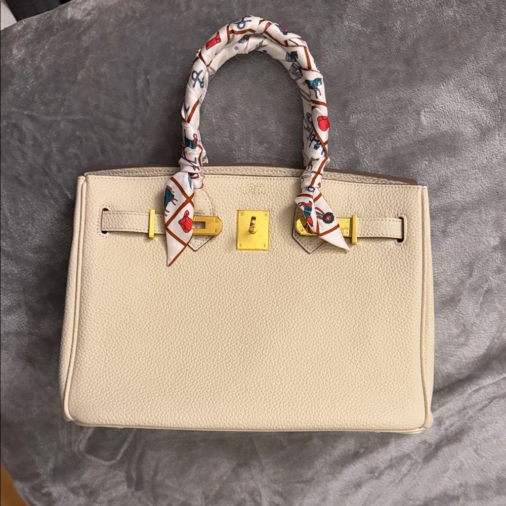 BK 30,  Cream Handbag with Gold Accents